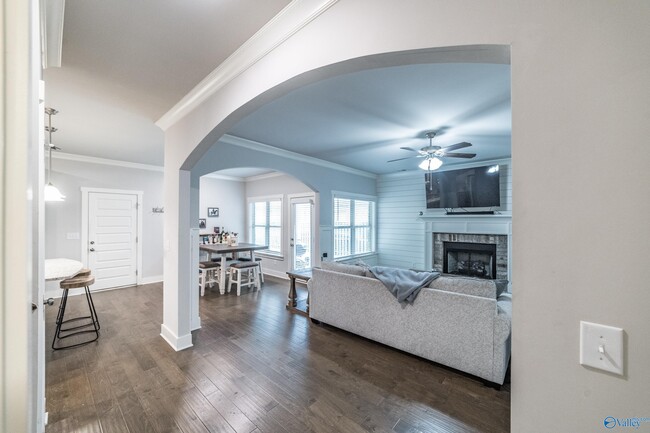 Building Photo - 6 Desert Oak Ct SW