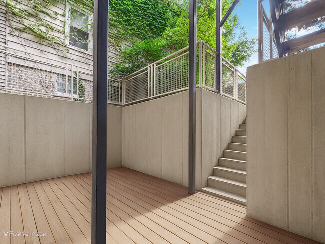 Building Photo - 842 N Wolcott Ave