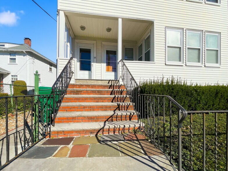 Building Photo - 19 Stearns Ave