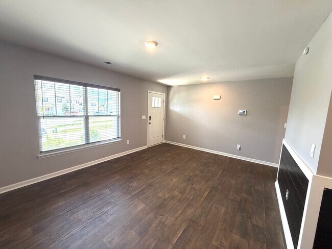 Building Photo - Candler - Three Bedroom Modern Home
