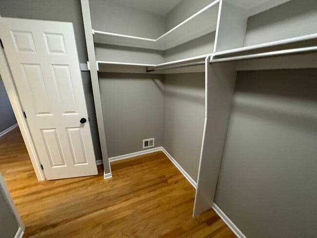 Building Photo - Stunning Single Family Home in “The Knolls”