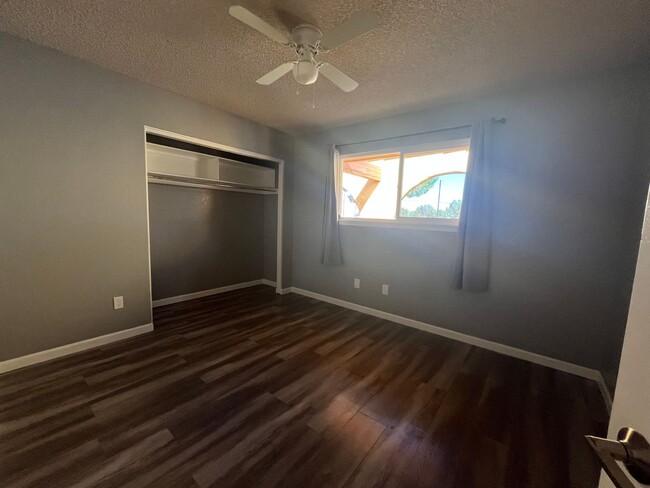 Building Photo - 3 bedroom plus BONUS Room 2 bath home in H...