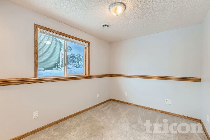 Building Photo - 1080 Kilbirnie Rd