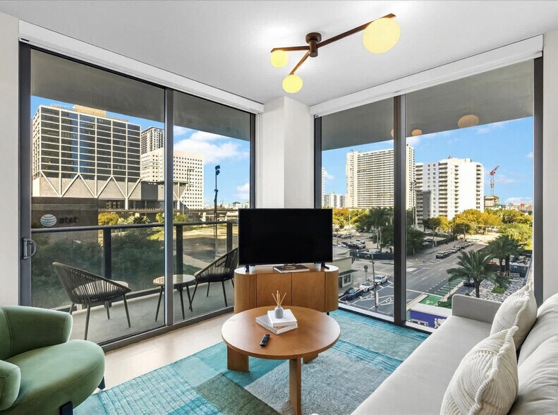 Building Photo - 11 NE 6th St