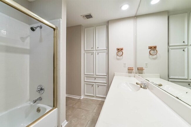 Building Photo - 3910 Misty Gardens Ct