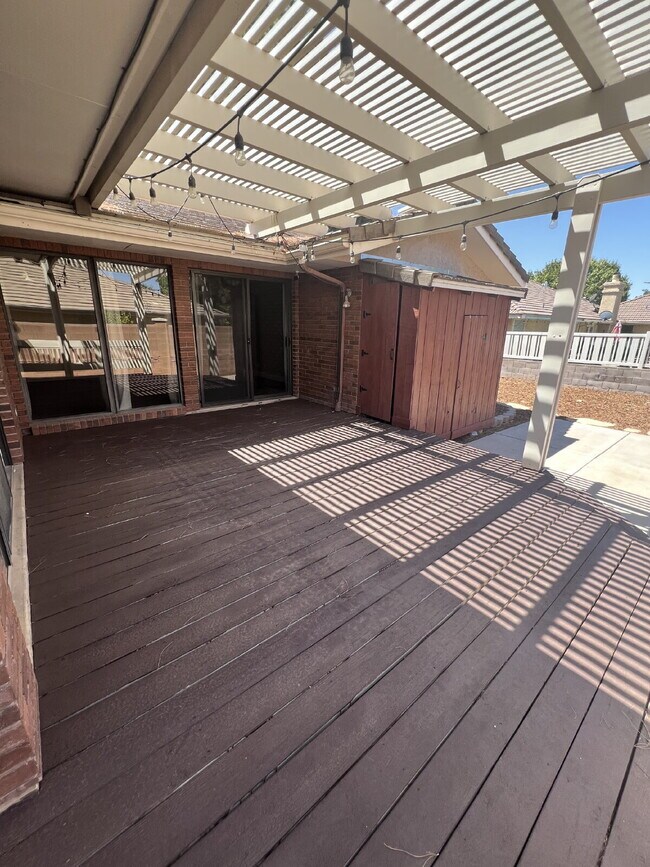 Building Photo - "Spacious 4-Bed Oasis with 3.5 Baths in Charming St. George!"