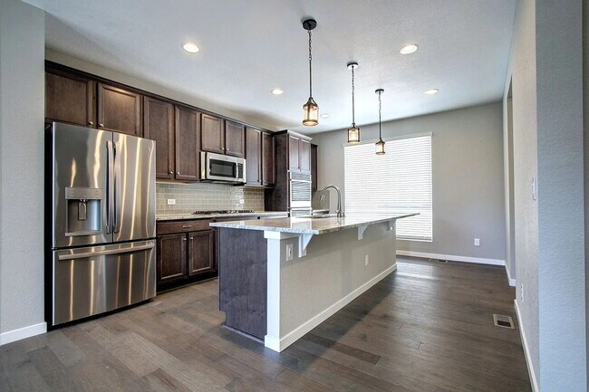 Building Photo - "Charming 2-Bedroom Retreat with 2 Full Baths and Spacious 1793 sq ft Layout in Castle Rock!"