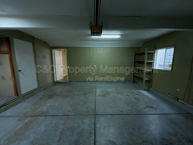 Building Photo - 3872 Tiverton Dr