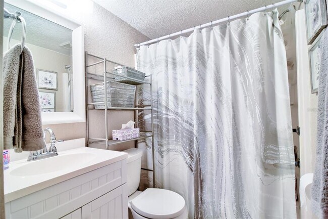 Building Photo - 900 Cove Cay Dr