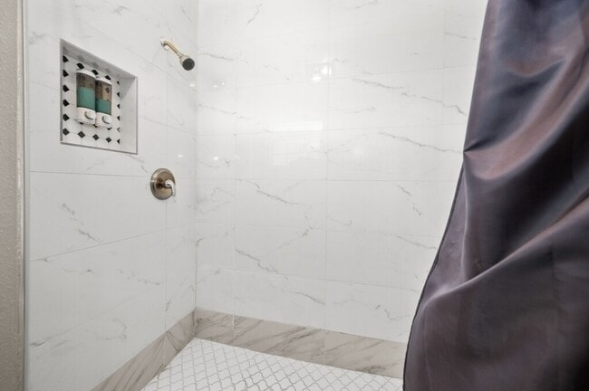 Building Photo - 2504 Ferguson Way