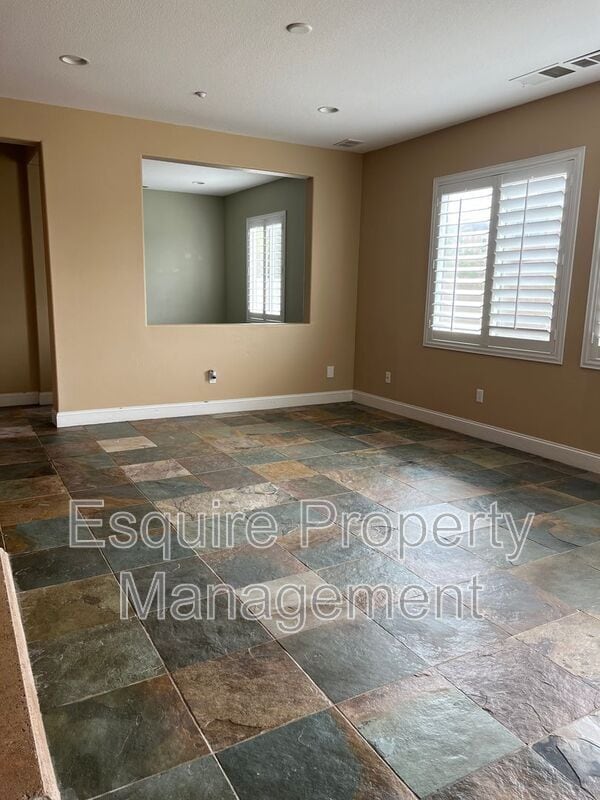 Building Photo - 621 Riviera Ct