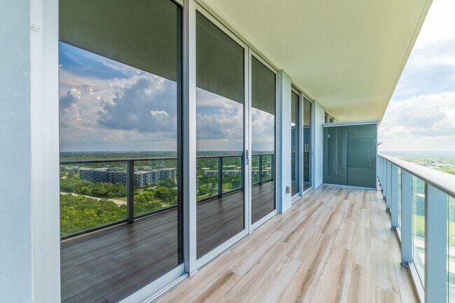 Building Photo - 16385 Biscayne Blvd