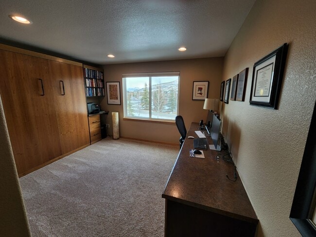 Building Photo - 156 Robin Dr