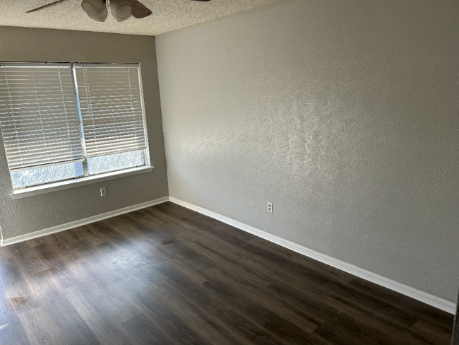 Building Photo - 108 W Anderson Ave