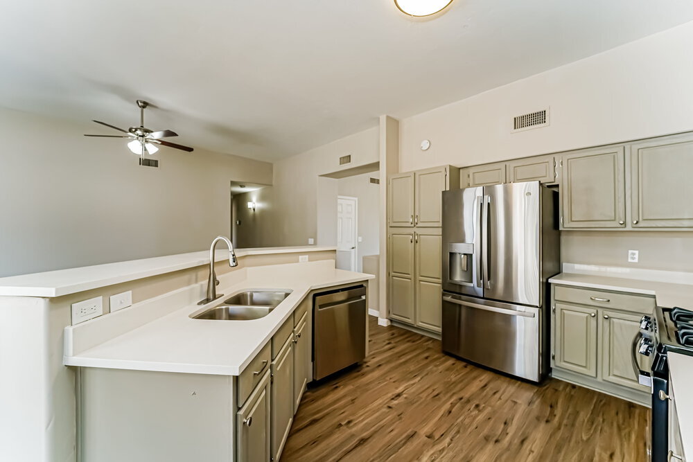 Building Photo - 1534 W Churchill Pl