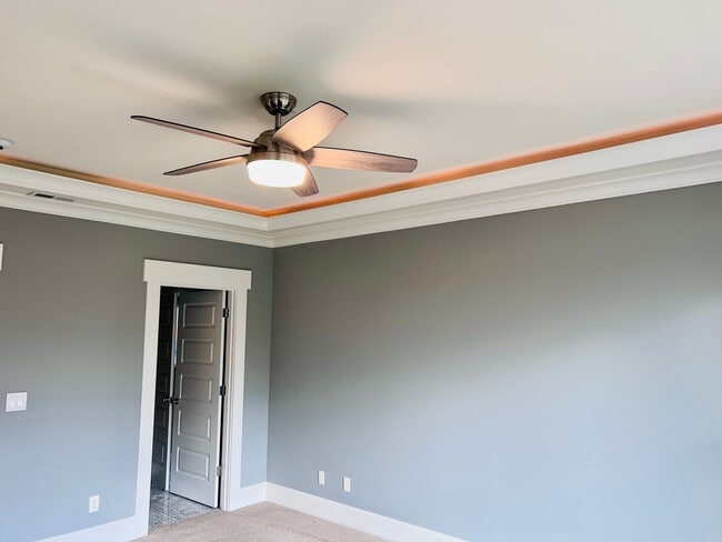 Building Photo - Custom Townhouse with Awesome Back yard