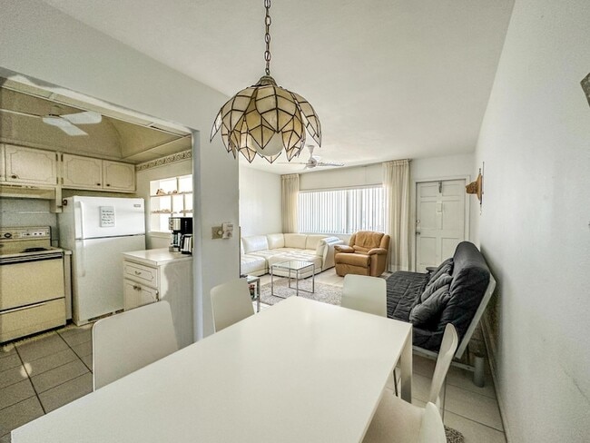 Building Photo - 3280 Lake Osborne Dr