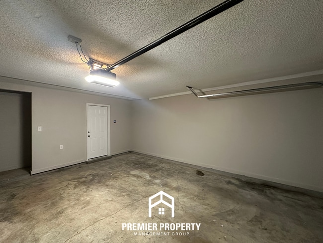 Building Photo - Newly Renovated Cordova Gem | 3BR/2.5BA with Soaking Tub & 2-Car Garage