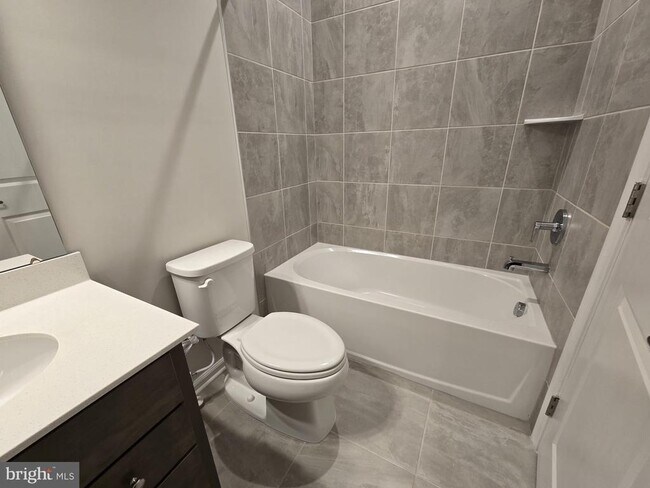 Building Photo - 4928 Dunhaven Dr