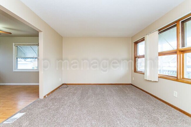 Building Photo - 4 Bedroom 2 Bath Cape Cod in Maple Hts