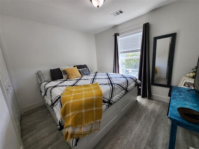 Building Photo - 31547 Ave D