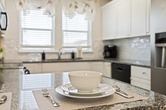 Building Photo - 216 Cliff Swallow Ave