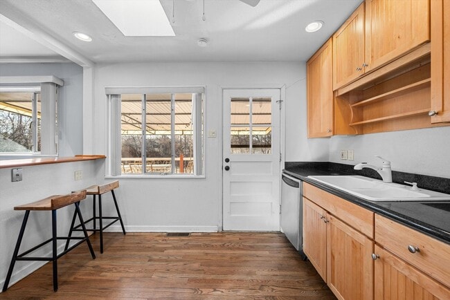 Building Photo - 4-Bed Home with Covered Patio, Fire Pit & Large Backyard in Cherry Creek Schools