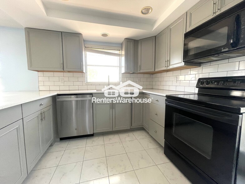 Building Photo - 561 Tarawitt Dr