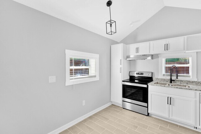 Building Photo - 551 1/2 Wildwood Way Ave