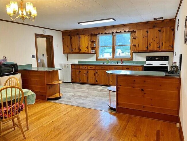 Building Photo - 10102 White Oak Rd, Ford, VA 23850, USA