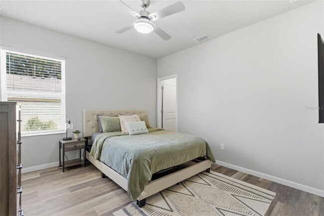 Building Photo - 3902 W Everett Ave