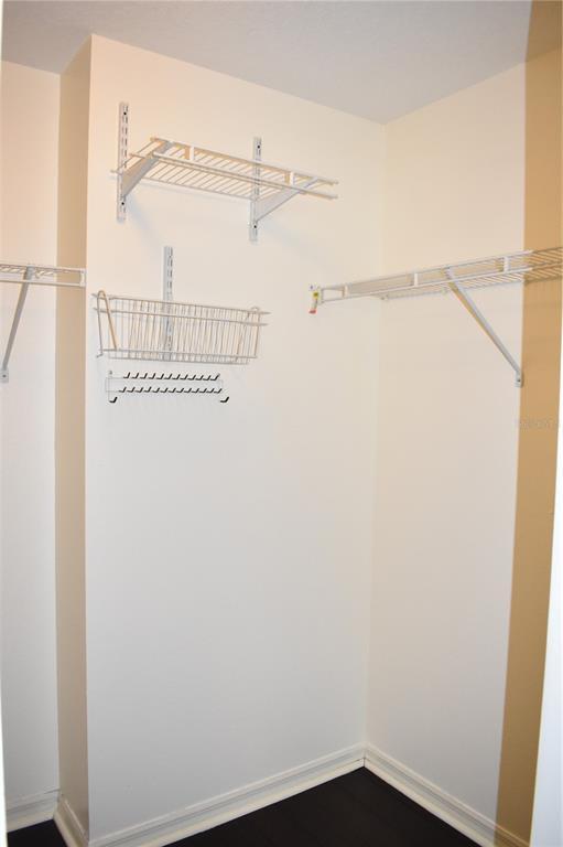 Building Photo - 2132 Brandon Park Cir