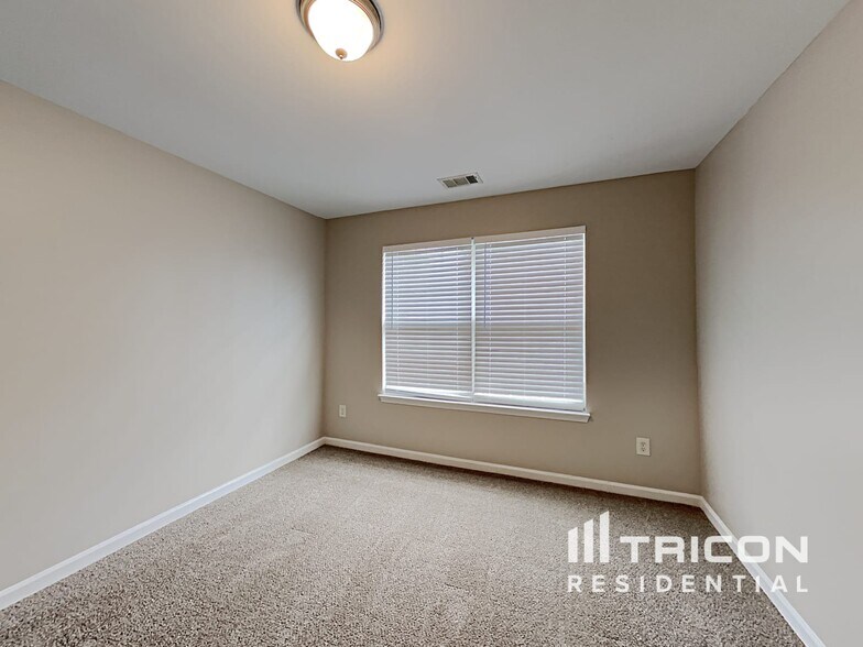 Building Photo - 7751 Parkside Dr