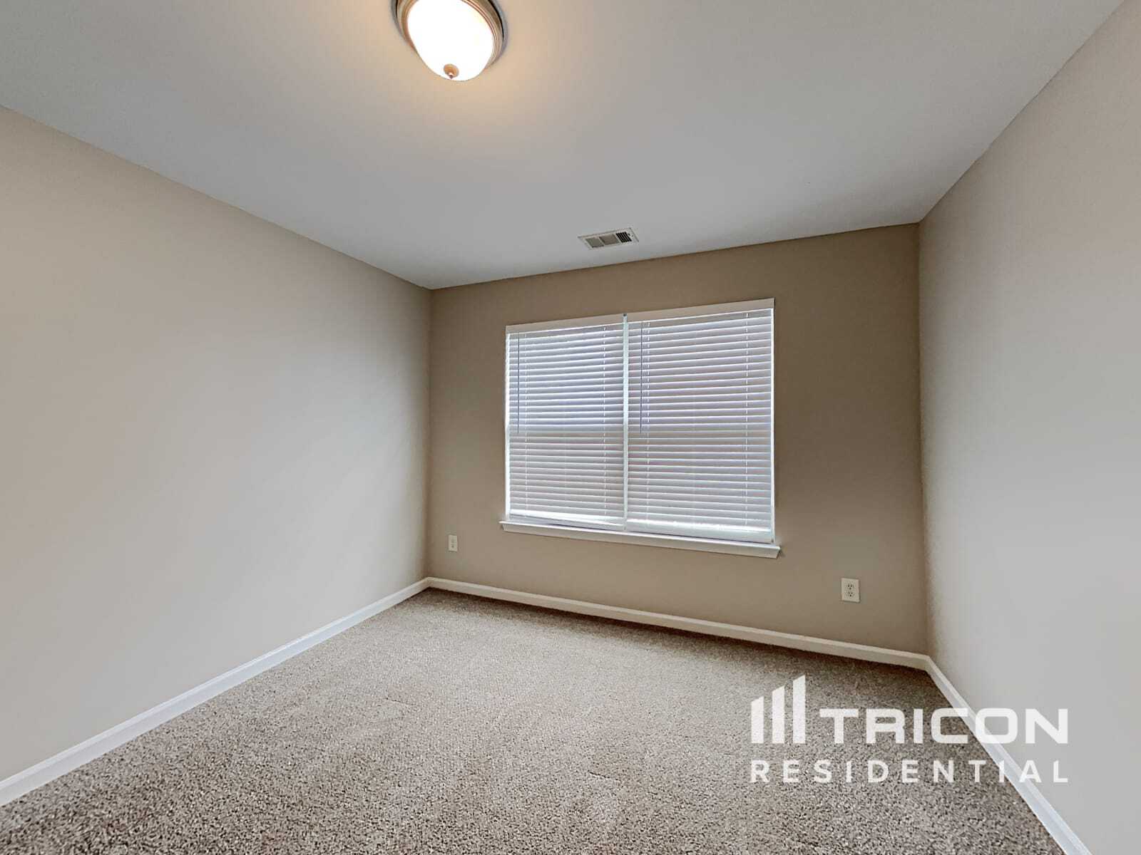 Building Photo - 7751 Parkside Dr