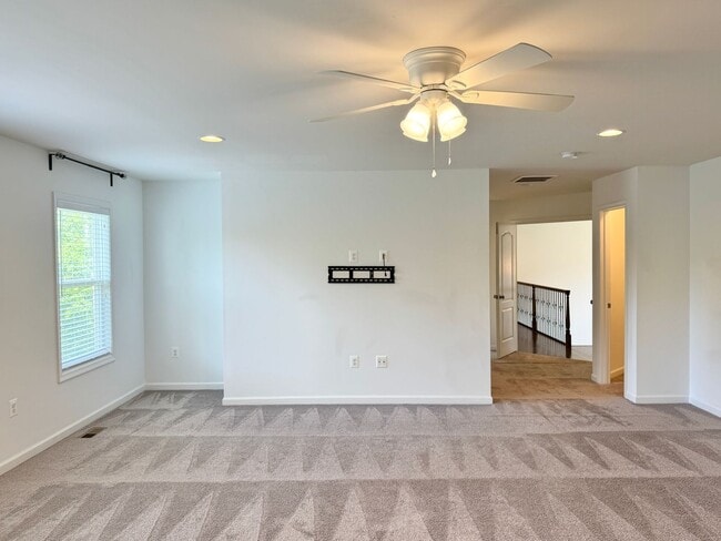 Building Photo - CLOSE TO BROOKE POINT VRE - LARGE ACREAGE HOME - STAFFORD- BASEMENT KITCHENETTE