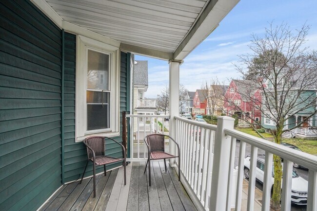 Building Photo - 17 Howes St