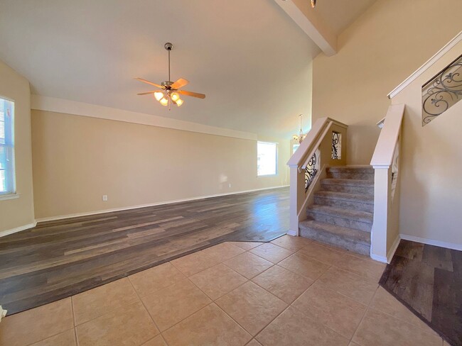 Building Photo - East El Paso 4bed3bath Refrig A/C with out...