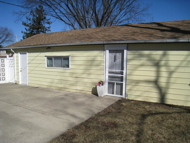 Building Photo - 320 Winthrop Ave