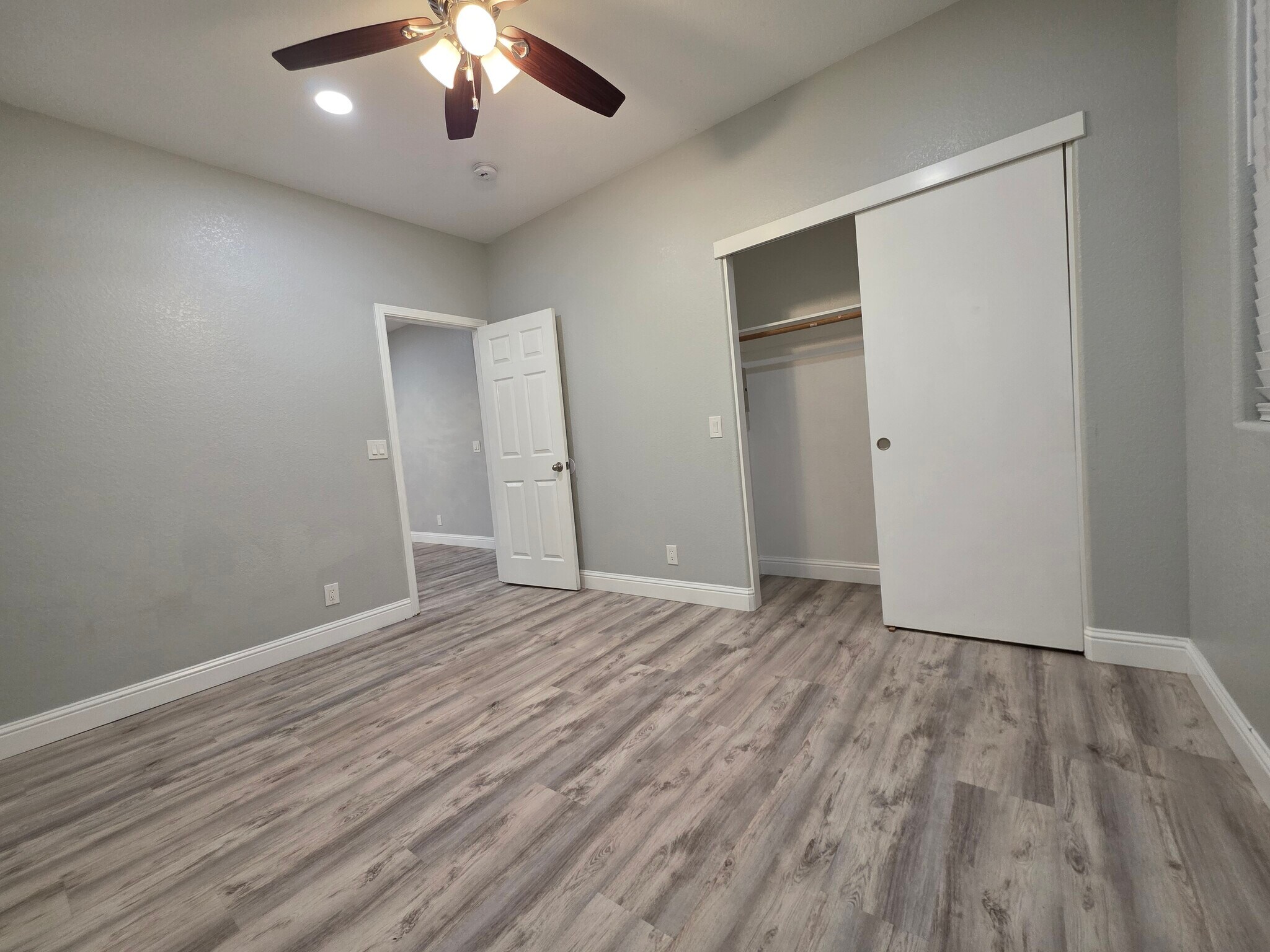 Building Photo - 5521 Enrico Blvd