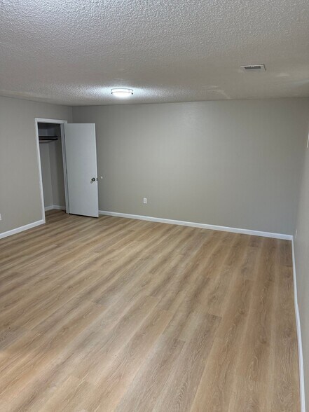 Building Photo - 304 NE Independence Ave