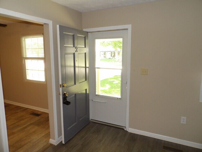 Building Photo - 248 Meadowview Dr