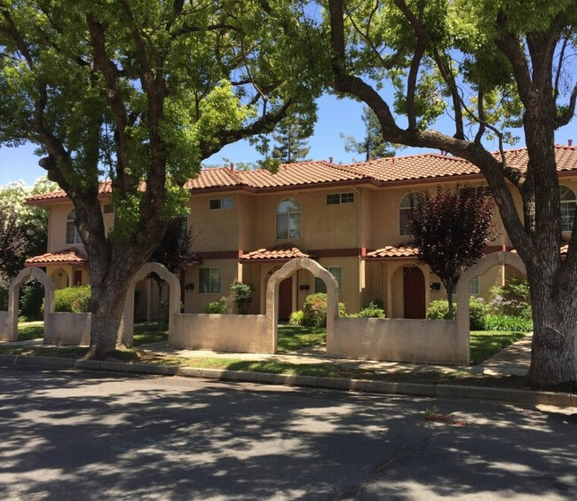 Exter - 525 Cooper Ave