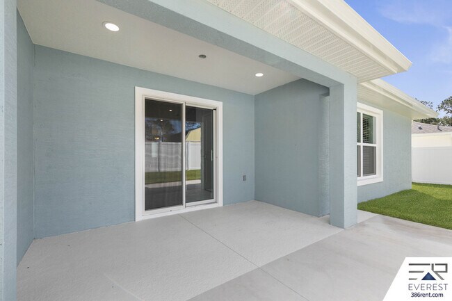 Building Photo - 10 Llovera Pl