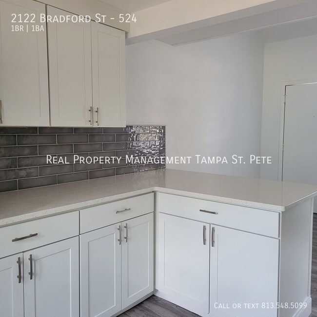 Building Photo - 2122 Bradford St