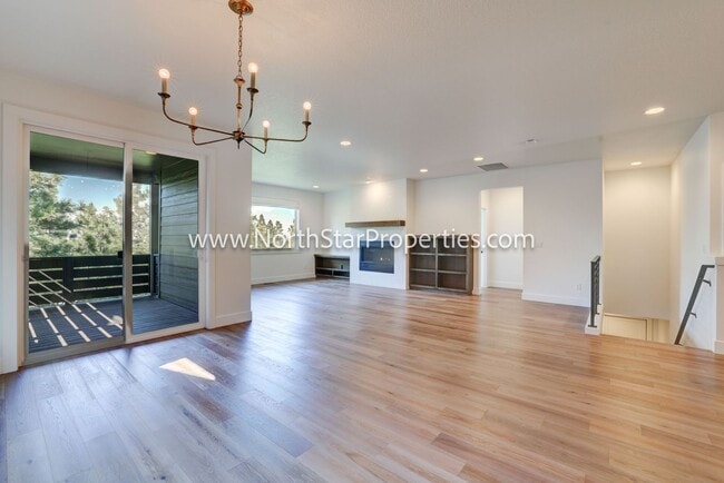 Building Photo - Beautiful home in NW Bend