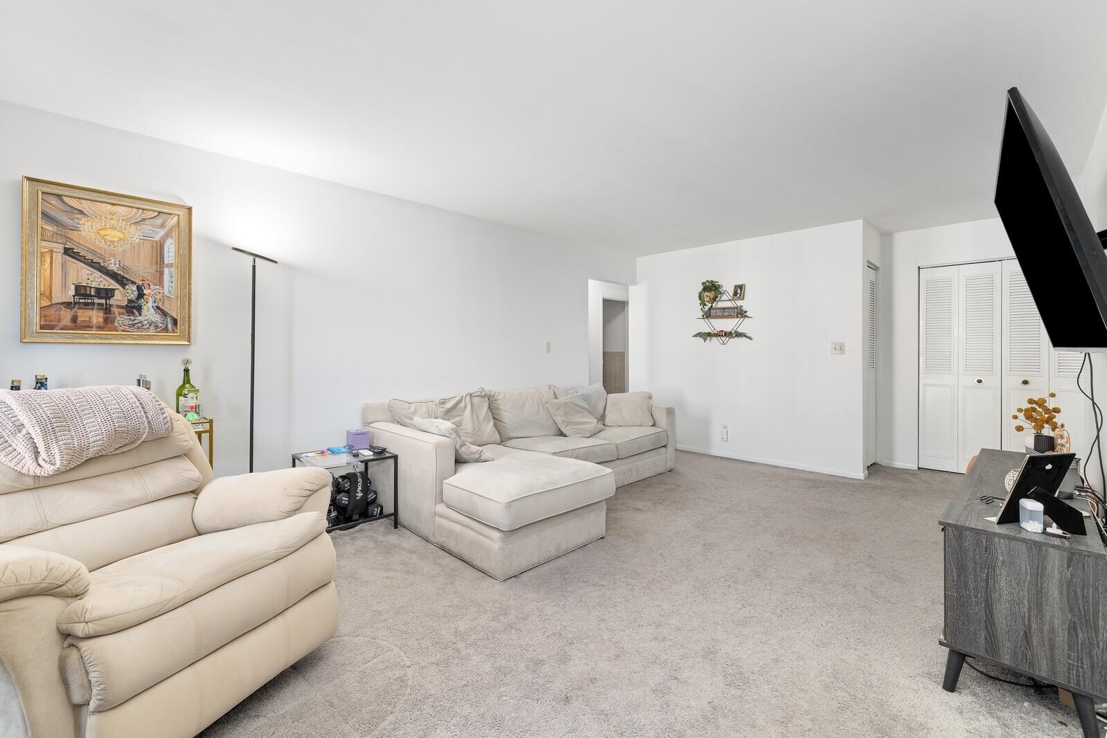 Building Photo - 5 Riverview Ct