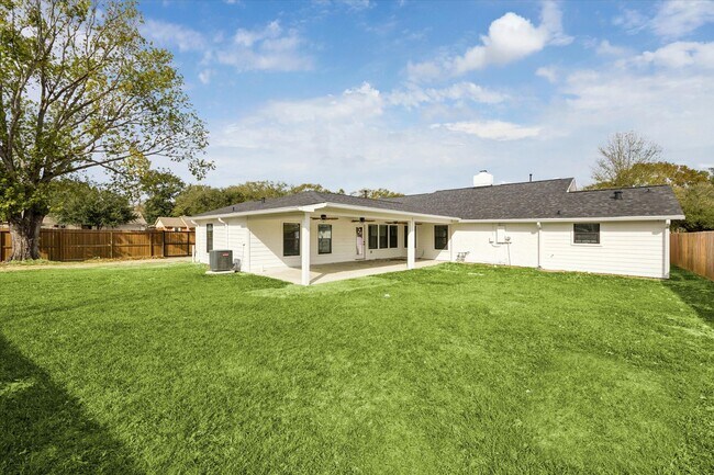 Building Photo - 2511 Nelwood Dr