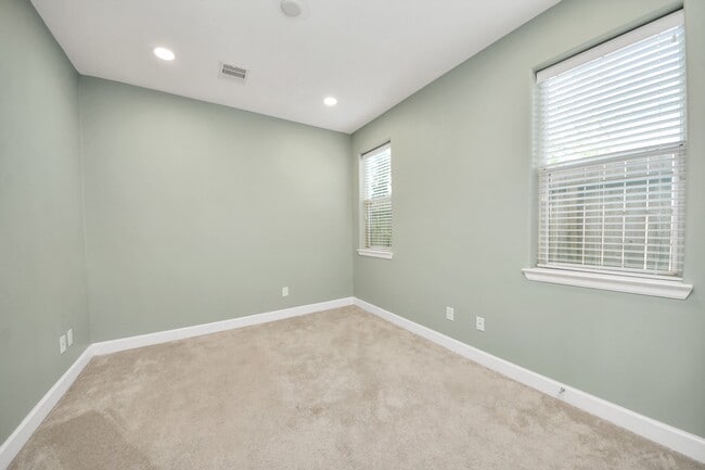 Building Photo - 1716 Stuart St