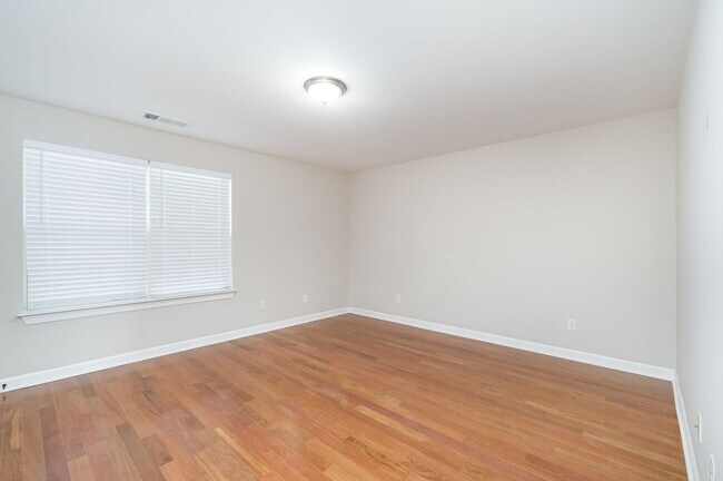 Building Photo - Charming Nolensville Home with Elegant Des...