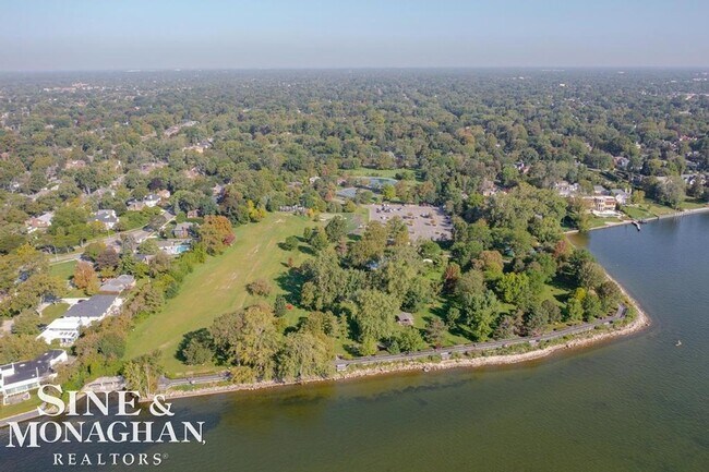 Building Photo - 744 Trombley Rd